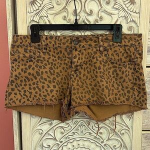Brown and black worn in look with raw hem classic Versatile leopard shorts 9